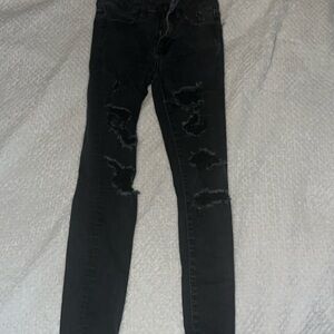 Women’s 00 short American Eagle black distressed jeans